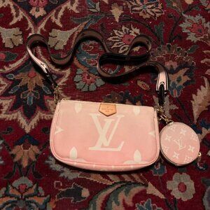 Louis Vuitton Multi Pochette Accessoires Modern Designer Bag